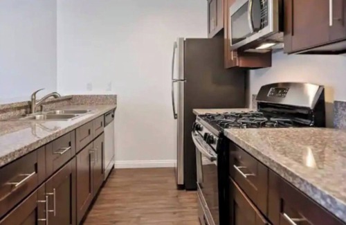 Little Armenia Apartamento | 2BR Hollywood Apt w/ Rooftop Pool & Stunning Views
