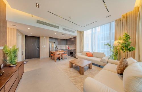 Sharjah Apartamento | 2BR Home - Aljada's Amazing Green Views - Sleeps 6