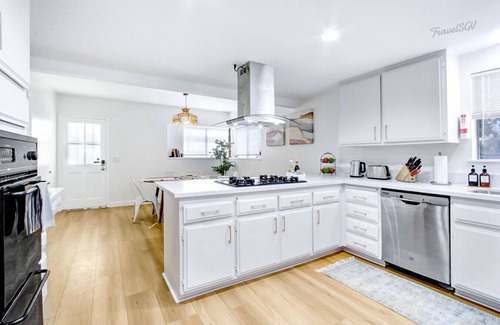 Azusa Casa | 2BR Home Near DTLA, Parks, & Disneyland #TravelSGV