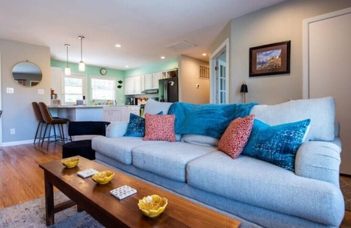 Poplar Level Casa | 2BR Home Near Zoo & Fairgrounds – Family-Friendly!