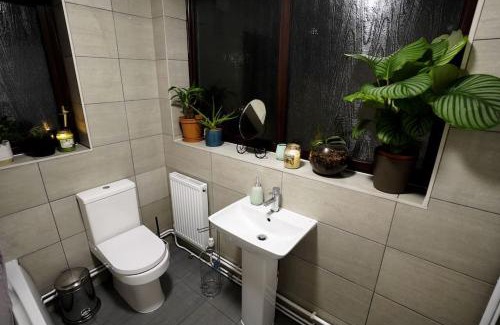 Ipswich Casa | 2BR Home W/en-suite toilet, Town Centre Ipswich.