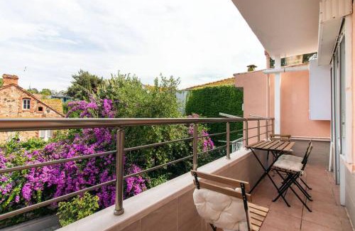 Adalar Apartamento | 2BR House W Island Charm