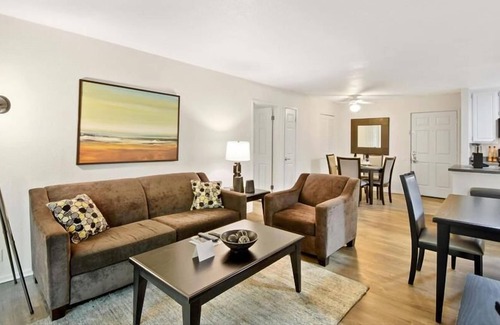 Bloomington Apartamento | 2BR in Bloomington | Spacious | Pet-Friendly