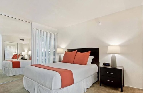 Bloomington Apartamento | 2BR in Bloomington | Spacious | Pet-Friendly