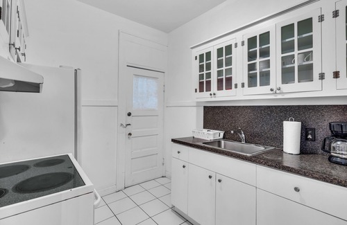 Edgewater Apartamento | 2BR in Edgewater + Free Parking, 12min to Ocean #6