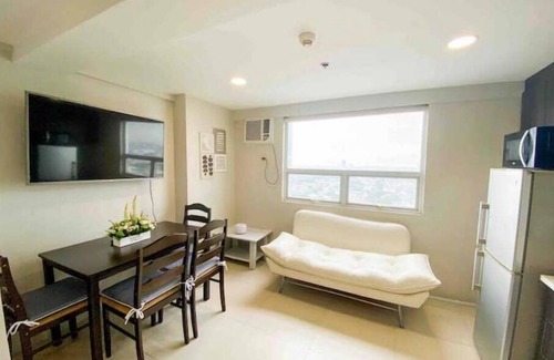 Valencia Apartamento | 2BR in Gilmore near Robinsons Magnolia w/ Parking