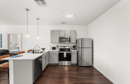 Hough Apartamento | 2BR in Heart of Cleveland Near CWRU