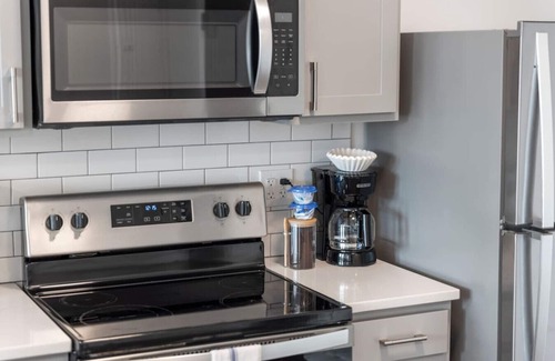 Hough Apartamento | 2BR in Heart of Cleveland Near CWRU