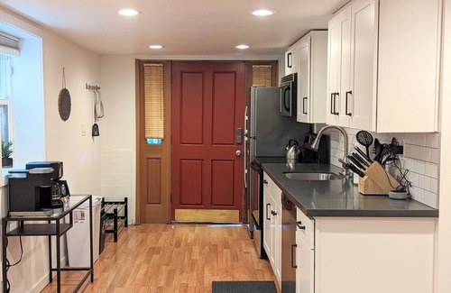 Fremont Apartamento | 2BR in heart of Seattle, close to Downtown & UW. Parking on site!
