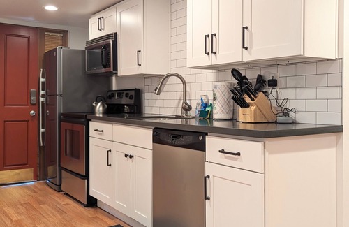 Fremont Apartamento | 2BR in heart of Seattle, close to Downtown & UW. Parking on site!