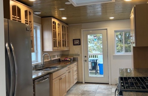 Lindenhurst Casa | 2BR Lindenhurst Ryder Cup Rental Prime location!