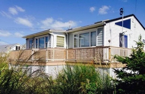 Lindenhurst Casa | 2BR Lindenhurst Ryder Cup Rental Prime location!
