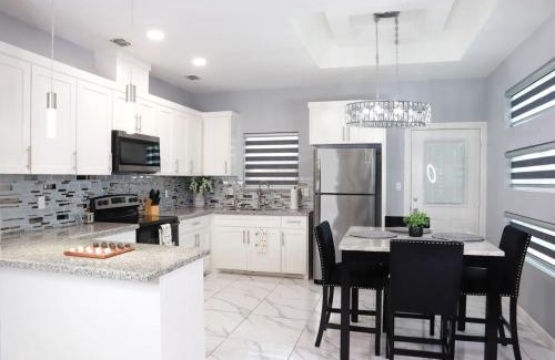 Alamo Apartamento | 2BR Luxe Home Near Downtown Pharr