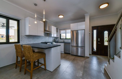 Gold Coast Casa | 2BR Luxury Villa with PRIVATE POOL - 30% DISCOUNT