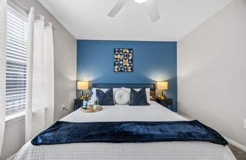 Pleasant Valley Apartamento | 2BR Modern Hideaway near Downtown, Gated, Pool