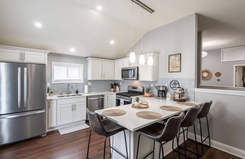 Lower East Side Apartamento | 2BR Modern Luxe Unit, Prime East Side Location