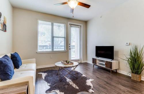 West Congress Apartamento | 2BR Modern SoCo CozySuites w 2 Pools #06
