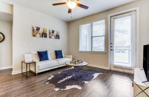 West Congress Apartamento | 2BR Modern SoCo CozySuites w 2 Pools #06