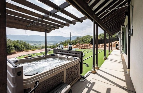 Monument Casa | 2BR♥Mountain&Lake view♥Hot Tub+MiniGolf+Pool Table