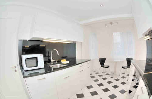 Seefeld Apartamento | 2BR near lake (Flower 23)