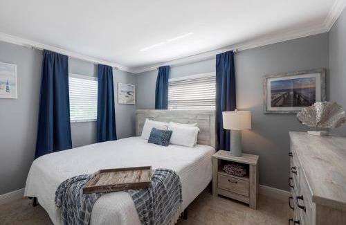 Singer Island Apartamento | 2BR Near The Beach !Walk 2 Everything!