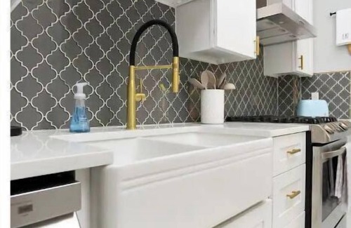 Southtown Casa | Vacation Home 2BR w/ BBQ-Hot Tub-Fire Pit & Deck