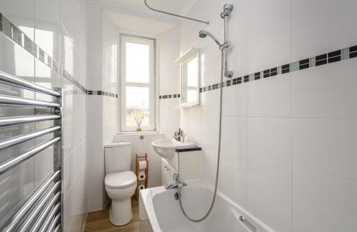 Bonnington Apartamento | 2BR New Town Castle View Apartment
