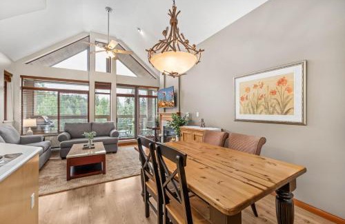 Nicklaus North Apartamento | 2BR Nicklaus North Mountain View Golf Course Green Lake Free Parking