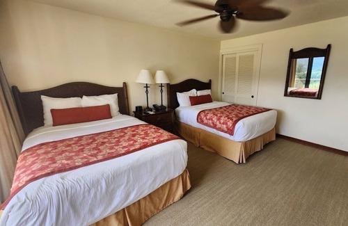 Princeville Complejo | 2BR Ocean View condo resort in Princeville. Private path to walk to the beach!
