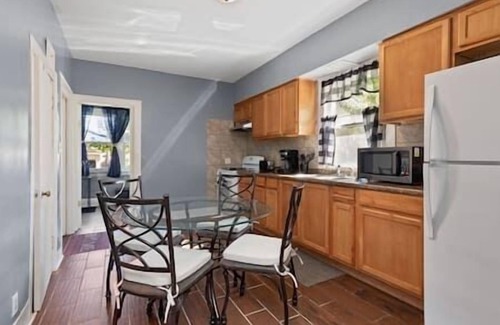 Aurora Apartamento | 2BR+Office Apt. Near Metra, I-88 & Naperville