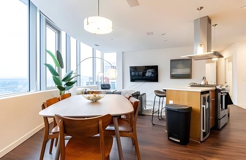 West Bellevue Apartamento | 2BR Penthouse | Gym, Pool | Bellevue | Sophari A