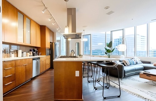West Bellevue Apartamento | 2BR Penthouse | Gym, Pool | Bellevue | Sophari A