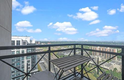 Etobicoke Casa | 2BR Penthouse Views of Toronto, Pool and Sauna
