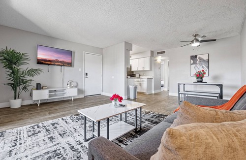 Mesa Apartamento | 2BR/Pool/Gym/1 Mi To Banner Hospital