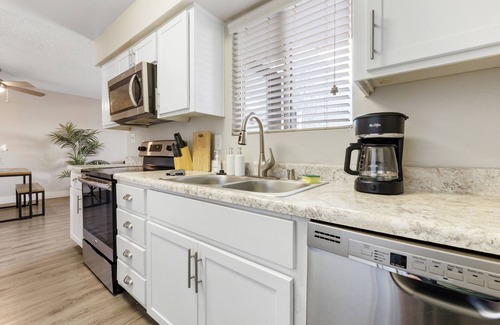 Mesa Apartamento | 2BR/Pool/Gym/1 Mi To Banner Hospital