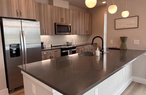 McNeil Apartamento | 2BR Resort-Style Retreat - Pool