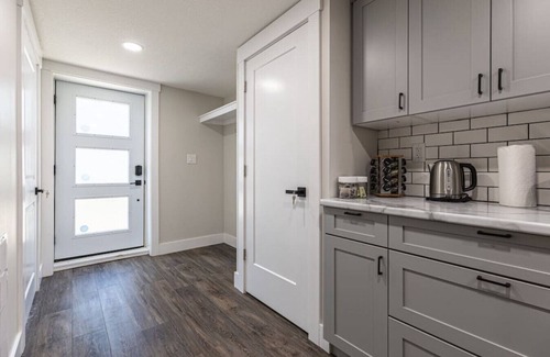 Kitchener Apartamento | 2BR Sleeps 6 +Wifi+Parking+Pet