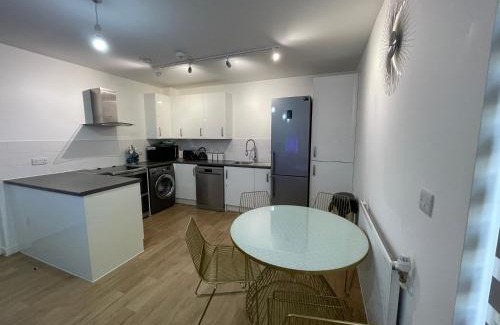 Tollington Apartamento | 2BR-Sleeps4-Parking-Balcony-NearCityCentre