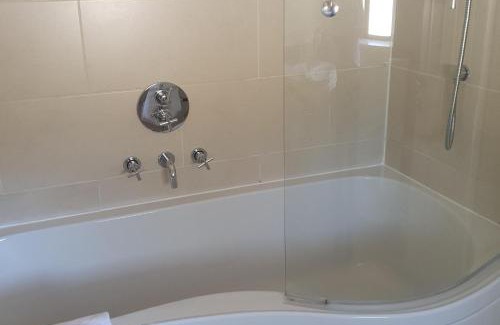 Par Casa | 2br-sleeps4-pool-freeparking-trenythonestate