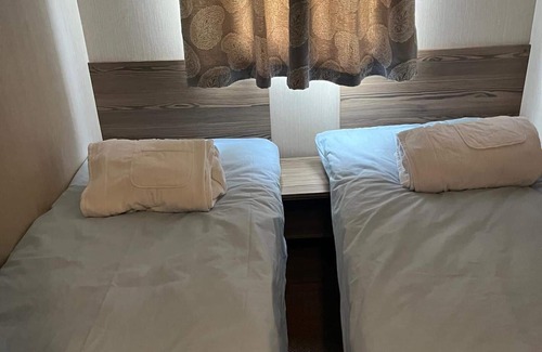 Clacton-on-Sea Cabina | 2br-sleeps6-wifi-freeparking-holidaypark