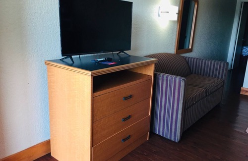 Pigeon Forge Apartamento | 2Br (SLP6) Hotel Suite With Balcony Near Dixie Stampede