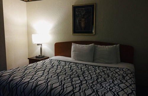 Pigeon Forge Apartamento | 2Br (SLP6) Hotel Suite With Balcony Near Dixie Stampede