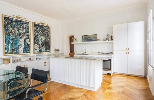 Quartier de la Porte-Saint-Denis Apartamento | 2BR Spacious and Bright Luxurious Flat With AC