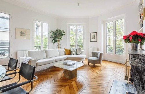 Quartier de la Porte-Saint-Denis Apartamento | 2BR Spacious and Bright Luxurious Flat With AC