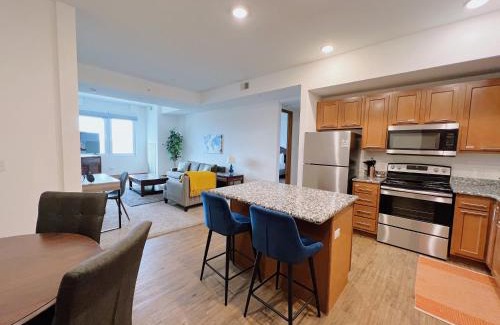 Grandville Apartamento | 2BR Suite at The Grand Castle Pool Gym & Parking