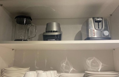 East Orange Apartamento | 2BR Suite w/patio near NYC train & Seton Hall