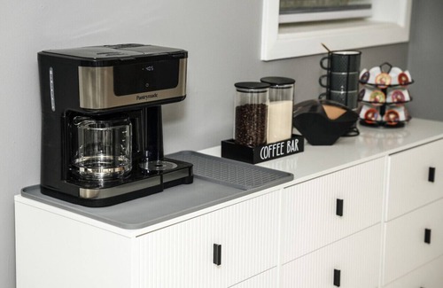 Cragin Casa | 2BR Traveler's Favorite, Modern and Clean