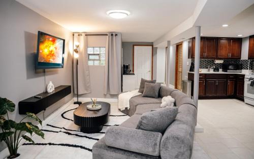 Belmont Cragin Casa | 2BR Travelers Favorite Modern