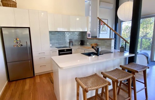 Ocean Grove Casa | 2BR Treetop House – Relax Close to Beaches & Nature in Ocean Grove