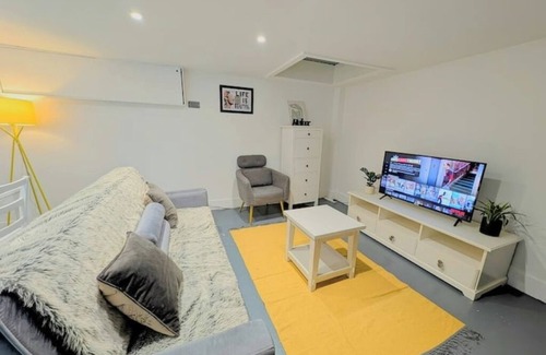 Brixton Hill Casa | 2BR unique basement living room with Netflix TV and sofa bed